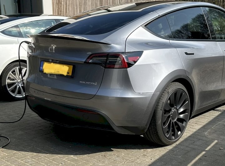 Tesla Model Y Performance AWD (2023)