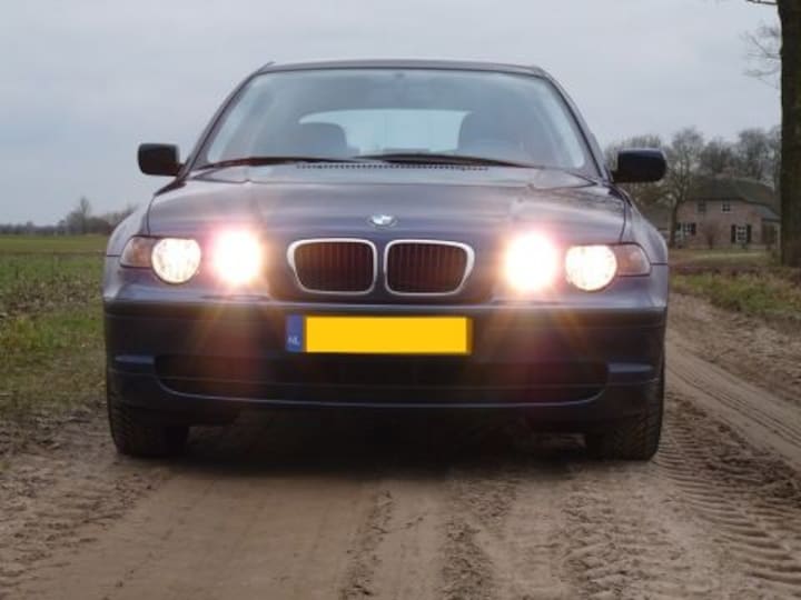 BMW 316ti Compact Black & Silverline (2004)