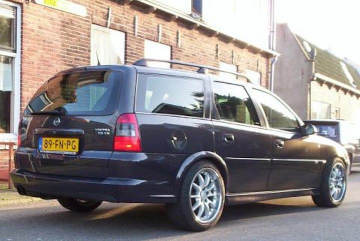 Opel Vectra Stationwagon 2.5i-V6 Sport Edition