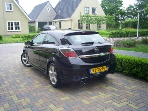 Opel Astra GTC 1.8 Cosmo (2007)