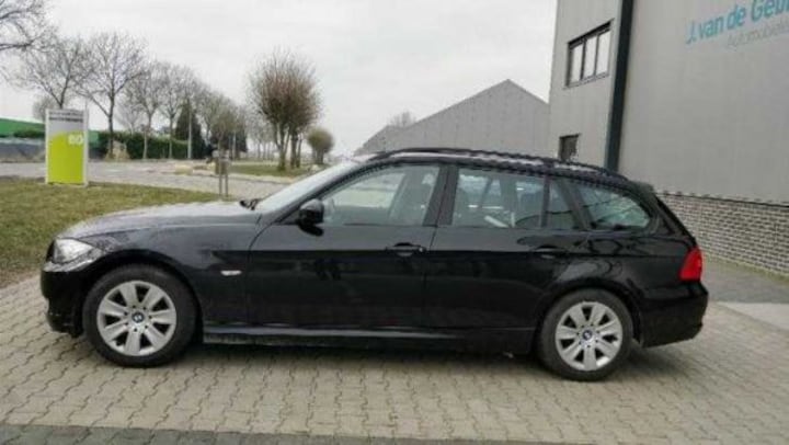 BMW 318i Touring High Executive (2009)
