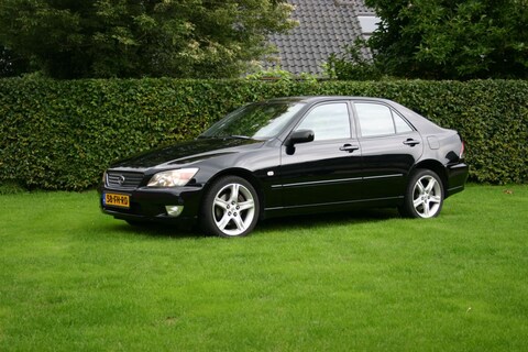 Lexus IS 200