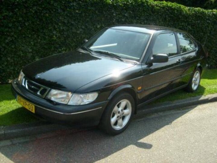 Saab 900 2.0i Coupé