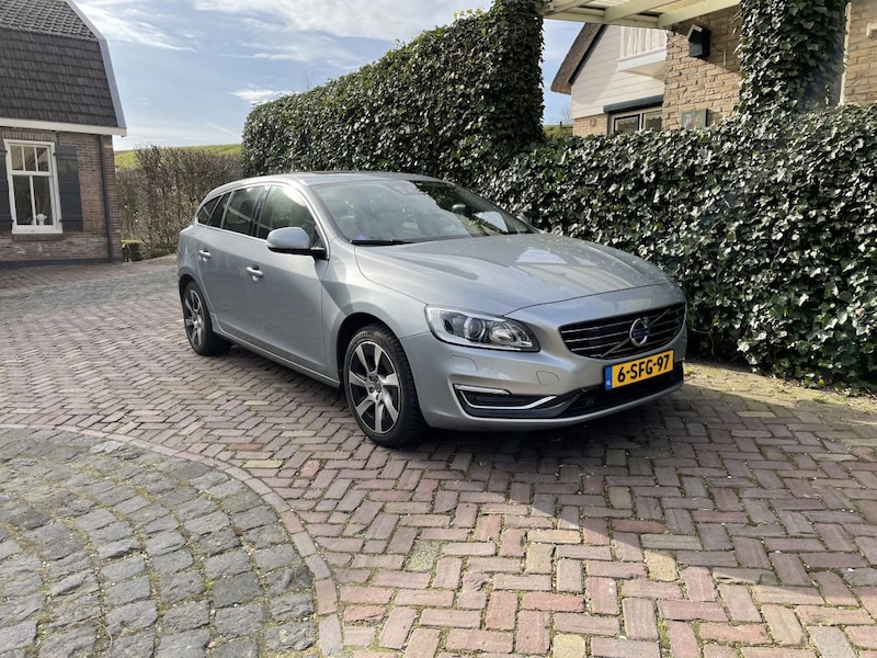 Volvo V60 D6 AWD Plugin-Hybrid Summum (2013)