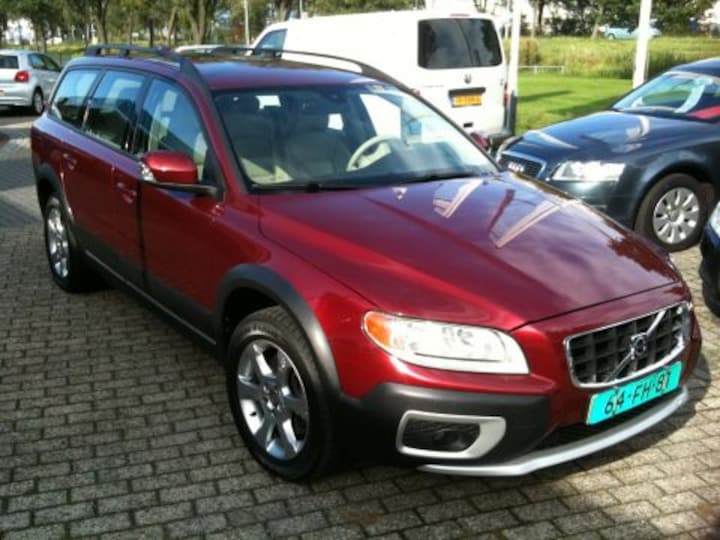 Volvo XC70 D5 AWD Momentum (2008)