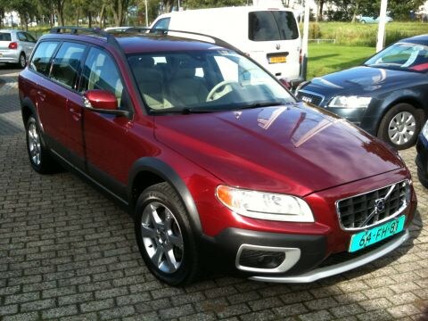 Volvo XC70 D5 AWD Momentum (2008)