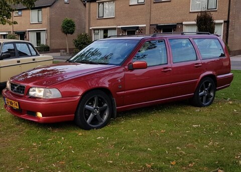 Volvo V70 R