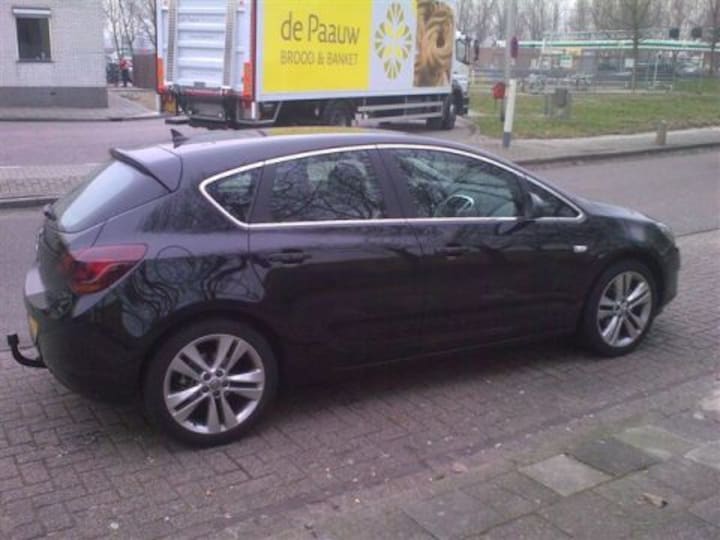 Opel Astra 1.4 Turbo 140pk Sport (2011)
