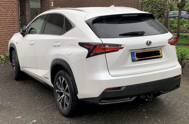 Lexus NX 300h AWD F Sport Line (2016)