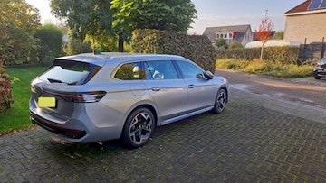 Volkswagen Passat Variant 1.5 eHybrid 272pk R-Line Business (2024)