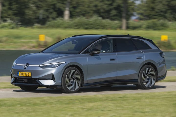 Volkswagen ID7 BMW i5 dubbeltest