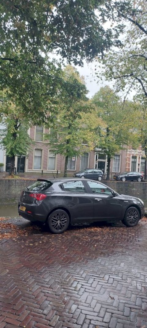 Alfa Romeo Giulietta 1.4 Turbo MultiAir Distinctive (2013)