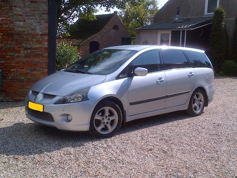 Mitsubishi Grandis 2.4 Intense (2005)