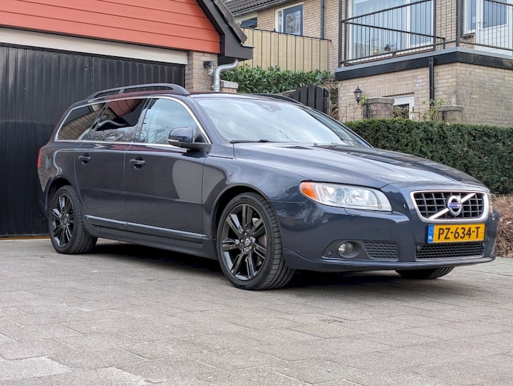 Volvo V70 D4 Momentum (2013)