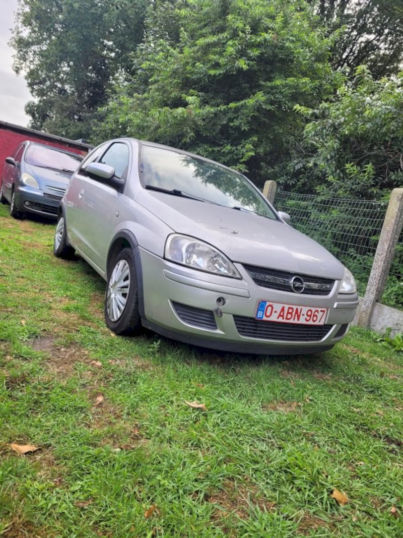 Opel Corsa 1.0-12V Enjoy (2004)
