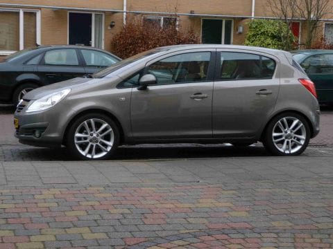 Opel Corsa 1.4 Cosmo (2011)