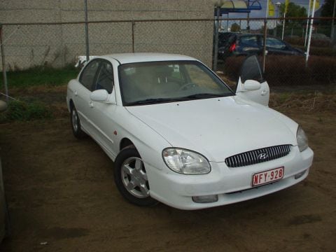 Hyundai Sonata 2.7i V6 Executive (2001)