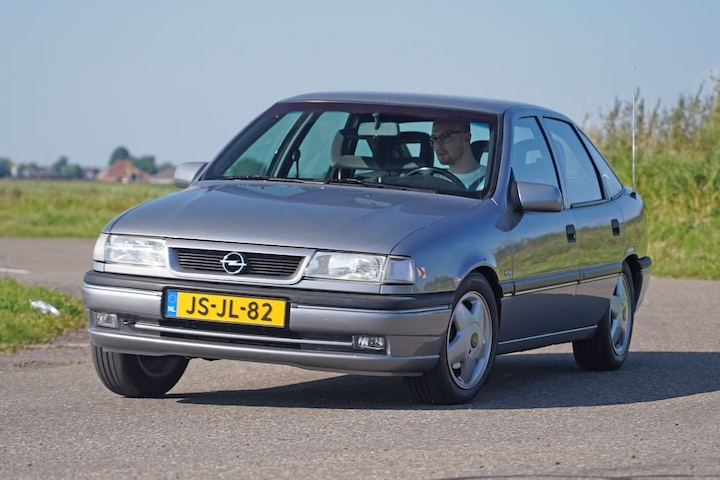 Opel Vectra hatchback