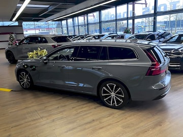 Volvo V60 T6 Plug-in Hybrid AWD Core (2023)