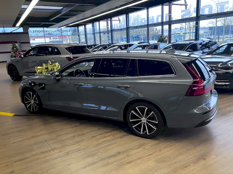 Volvo V60 T6 Plug-in Hybrid AWD Core (2023)