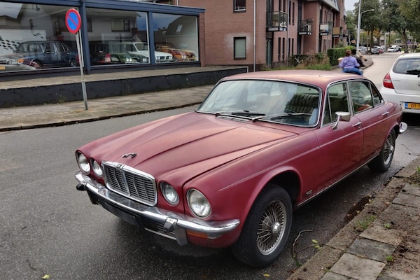 Jaguar XJ
