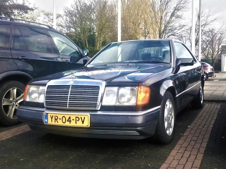 Mercedes-Benz 300 CE (1990)