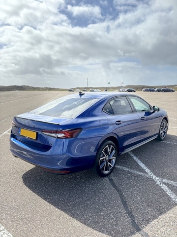 Skoda Superb 1.5 TSI iV PHEV Sportline Business (2026)