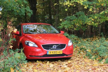 Volvo V40 D2 Momentum (2013)
