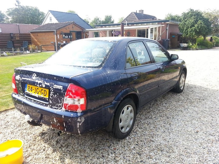 Mazda 323 Sedan 1.6 Comfort (2002)