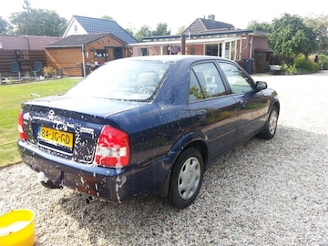 Mazda 323 Sedan 1.6 Comfort (2002)