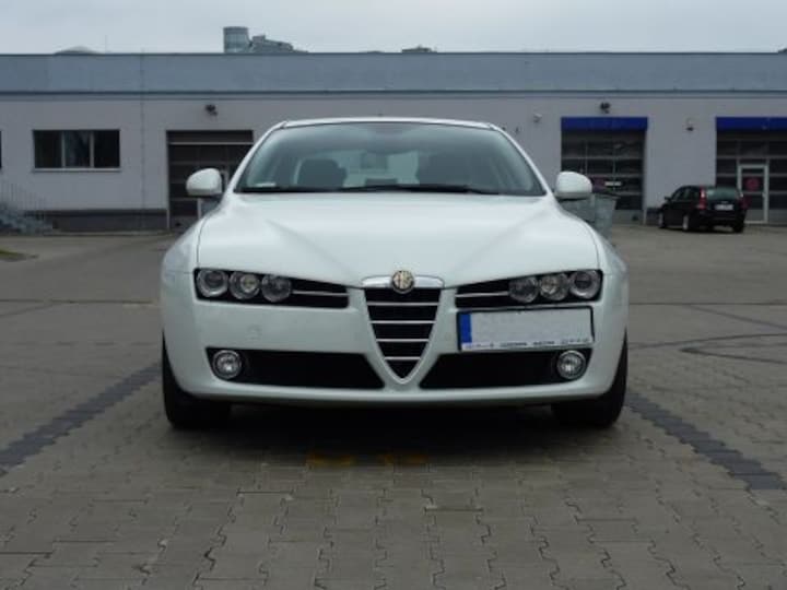 Alfa Romeo 159 1.750 TBi Distinctive (2009) review - AutoWeek