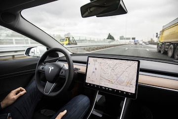 'Amerikaanse justitie onderzoekt Tesla om misleiding met Autopilot'