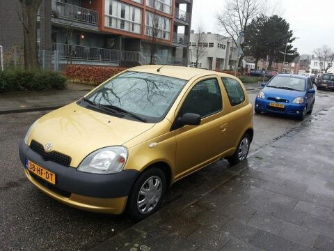 Toyota Yaris 1.0 16v VVT-i Linea Terra (2001)