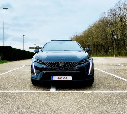 Peugeot 408 GT HYbrid 180