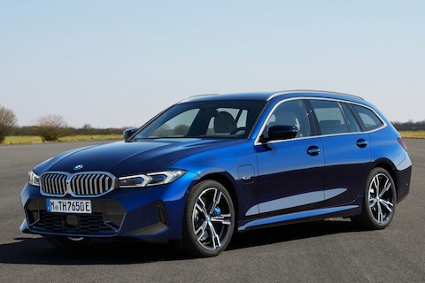 BMW 330e Touring (2024)