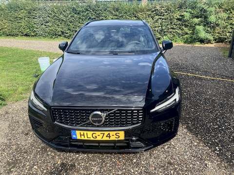 Volvo V60 T6 Plug-in Hybrid AWD Plus (2025)