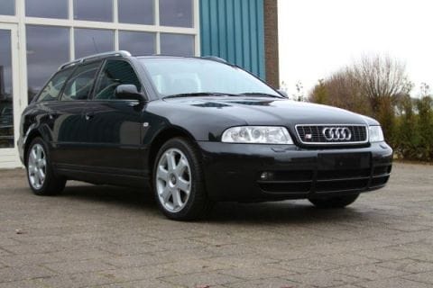 Audi S4 quattro (2000)