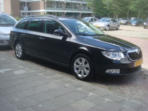 Skoda Superb Combi 1.6 TDI Greenline Comfort Bus. (2011)