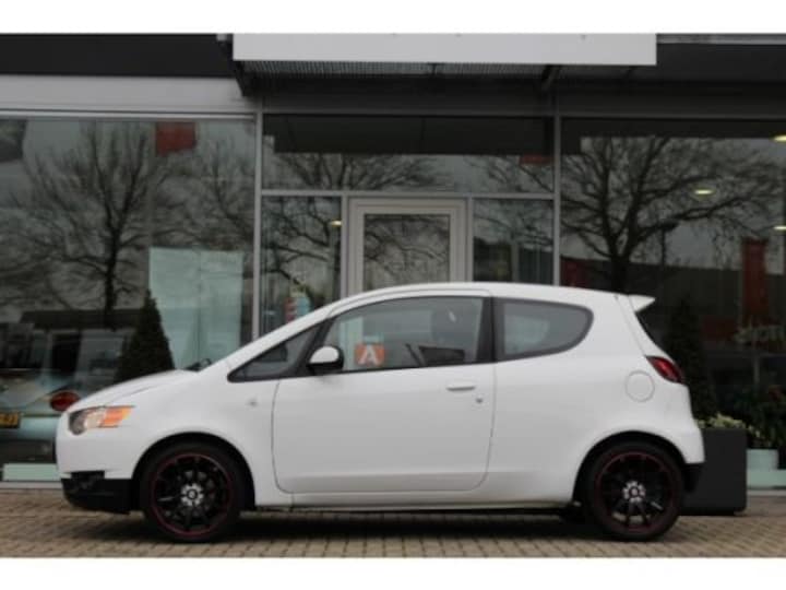 Mitsubishi Colt CZ3 1.5 Intense (2009)