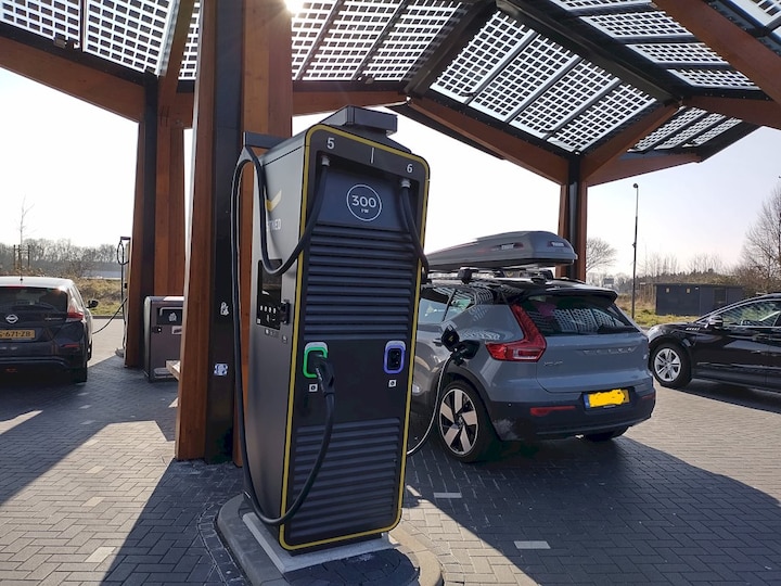 Volvo XC40 Recharge Extended Range Plus (2023)