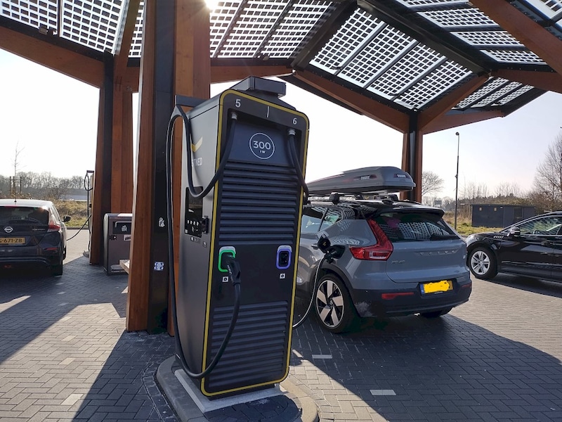 Volvo XC40 Recharge Extended Range Plus (2023)