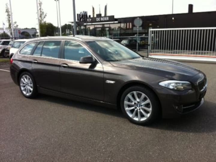 BMW 520d Touring High Executive (2011)