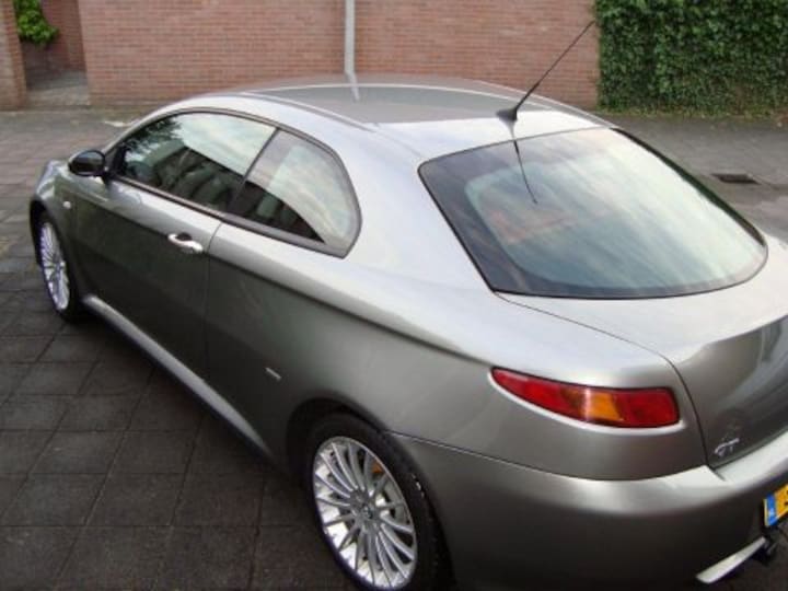 Alfa Romeo GT 1.9 JTDm 16V Distinctive (2006)