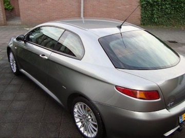 Alfa Romeo GT 1.9 JTDm 16V Distinctive (2006)