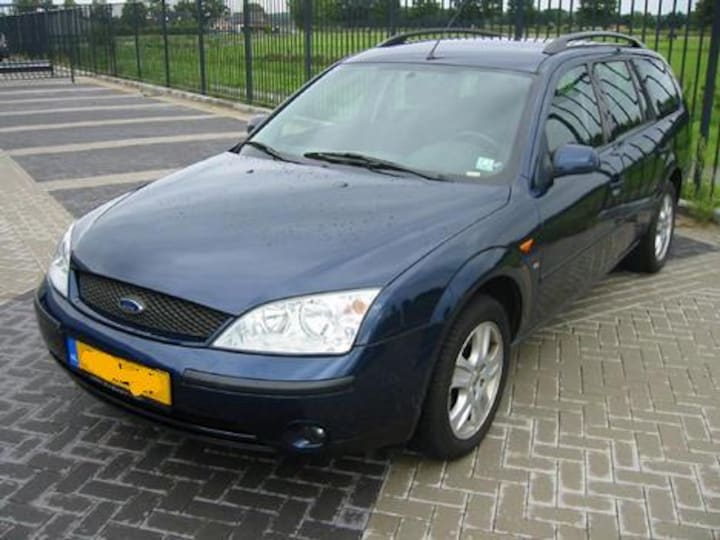 Ford Mondeo Wagon 2.5 V6 24V Ghia (2003)