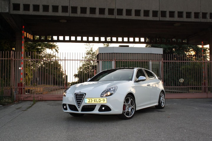 Alfa Romeo Giulietta 1.4 Turbo MultiAir Distinctive (2012)