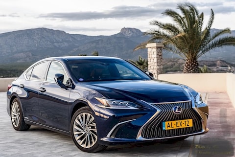 Lexus ES 300h President Line (2020)