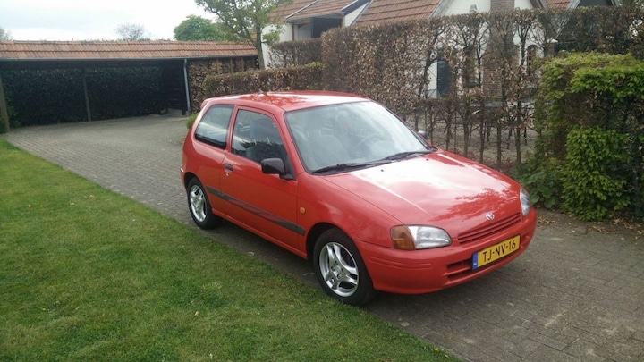 Toyota Starlet 1.3 XLi (1998)