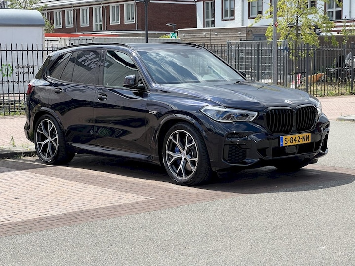 BMW X5 xDrive45e (2022)