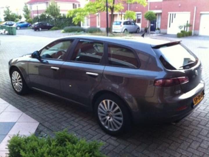 Alfa Romeo 159 Sportwagon 1.9 JTDm 8v Distinctive (2006)
